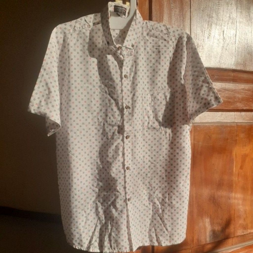 [Preloved] Kemeja Quiksilver size XXL putih corak