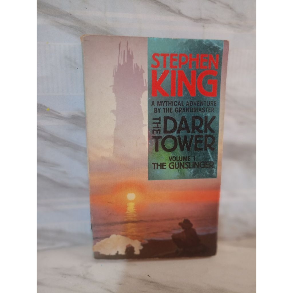 IMPORT: THE DARK TOWER 1: THE GUNSLINGER by Stephen king
