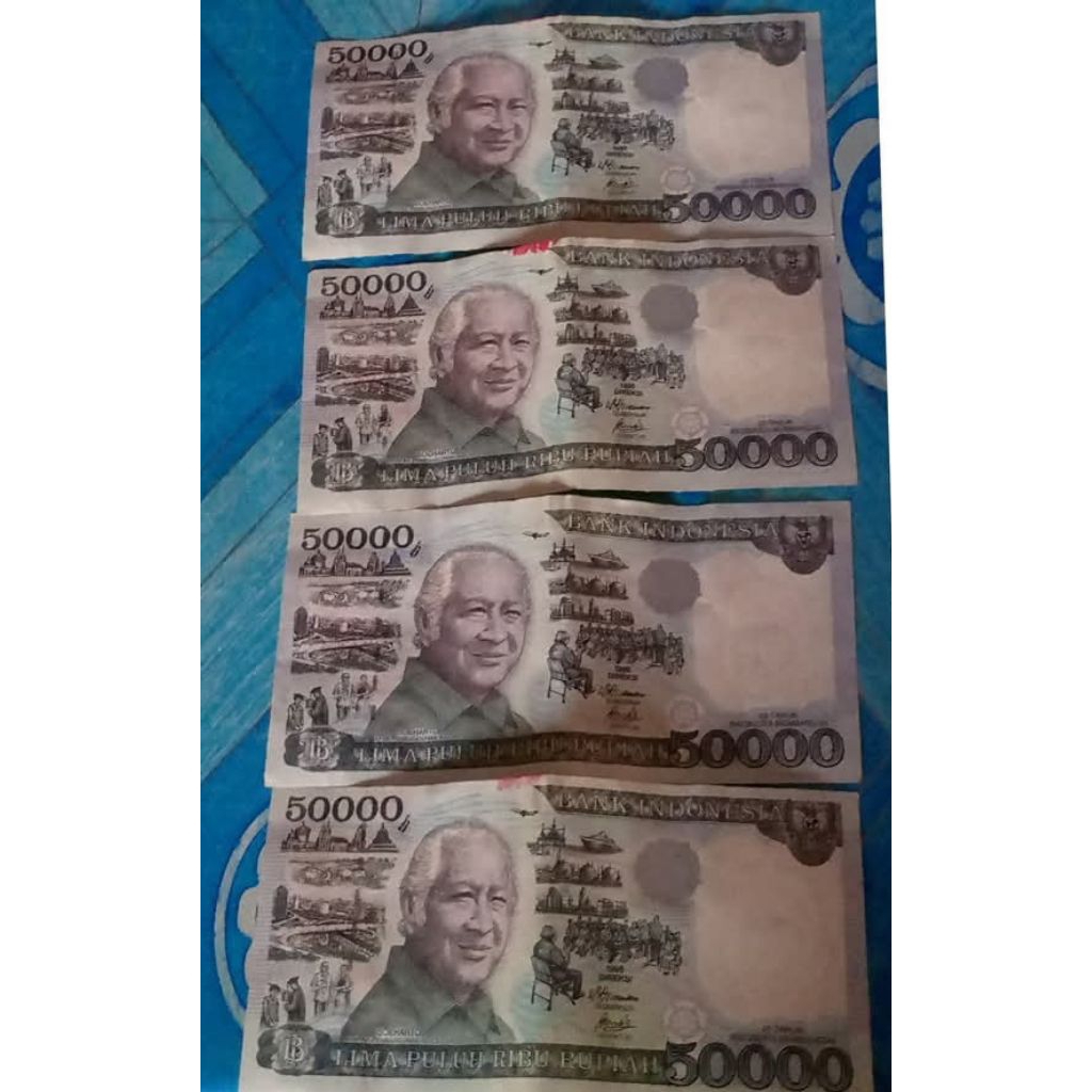 KOLEKSI UANG KERTAS BERGAMBAR SOEHARTO ( NILAI Rp. 50000 ) 4 Lembar : 1 Set.