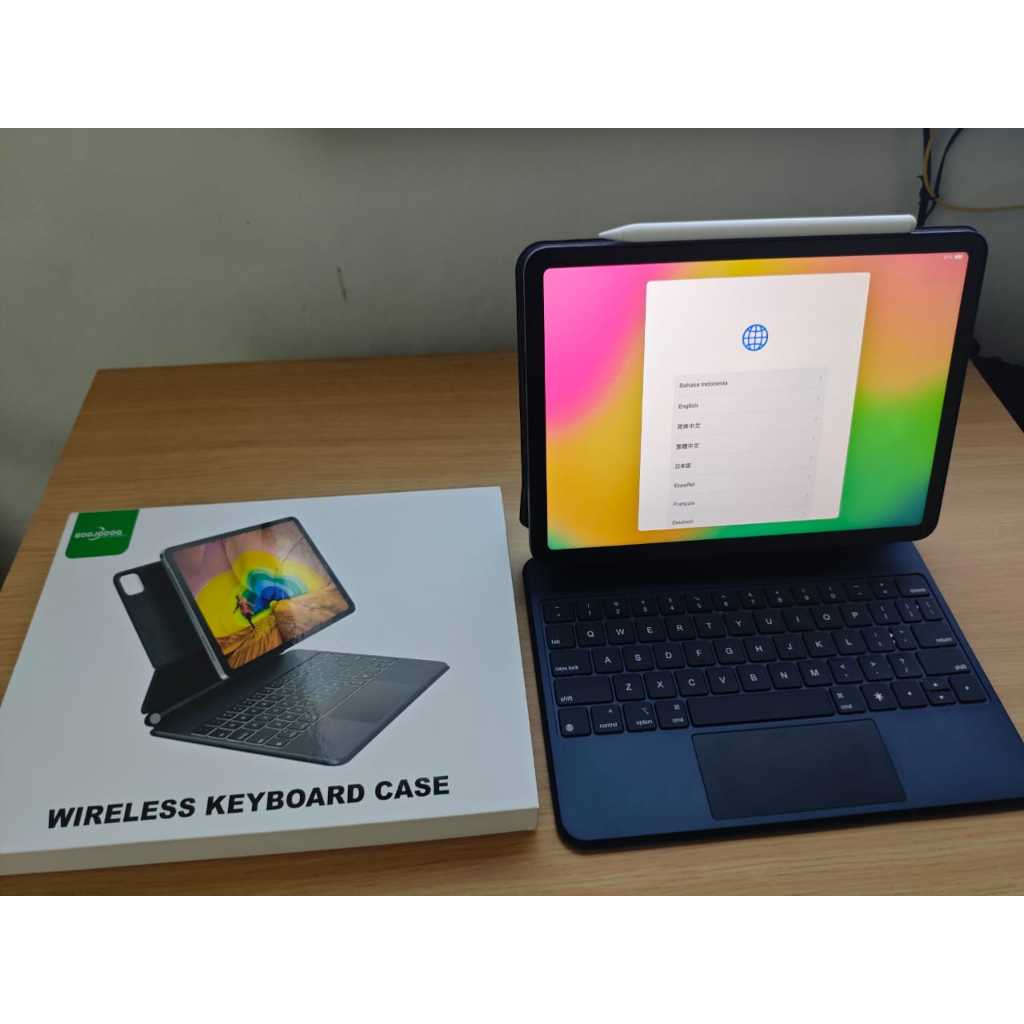 Apple Ipad Air 4 64 GB Wifi Only bekas inter ( ada whitespot ) +  Wireless Keyboard Goojodoq + Penci