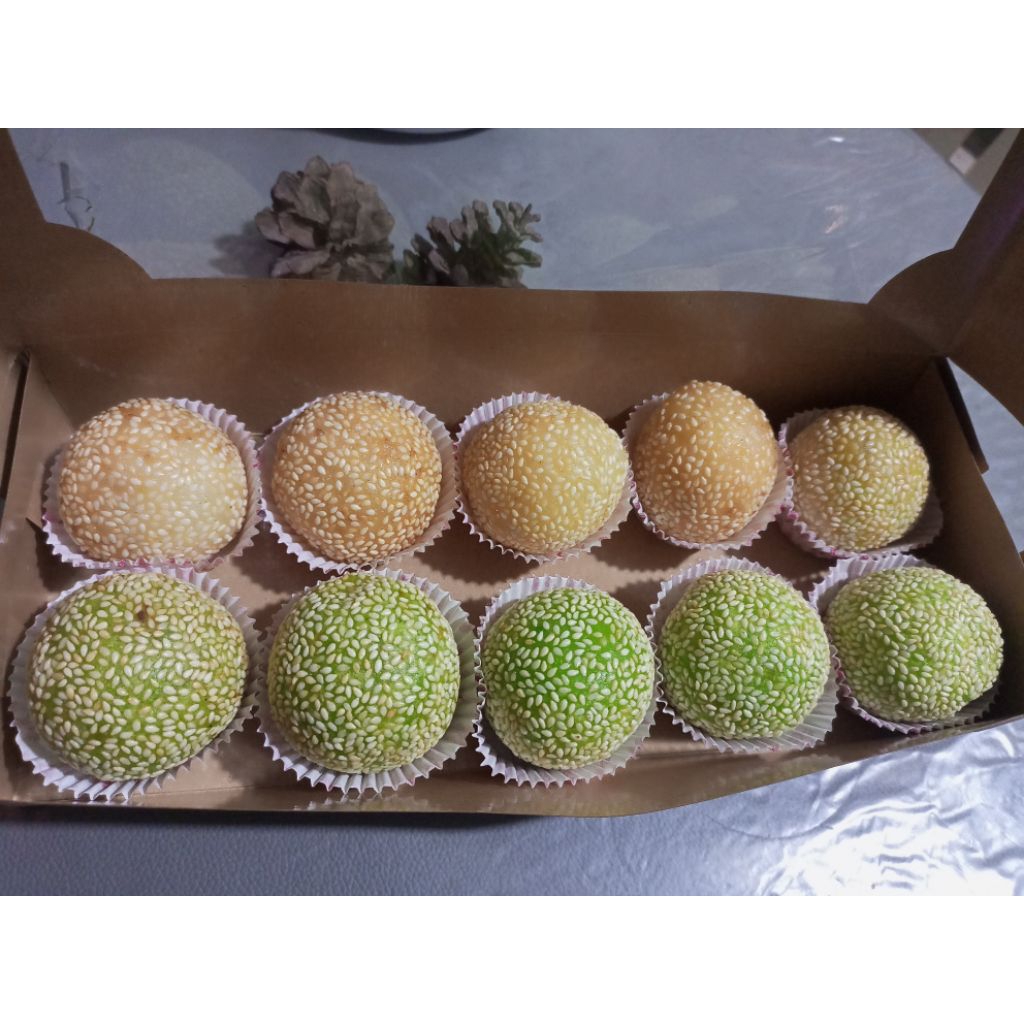 

Onde Onde "Onde Way" varian rasa kacang ijo kupas,srikaya pandan,coklat lumer, keju lumer