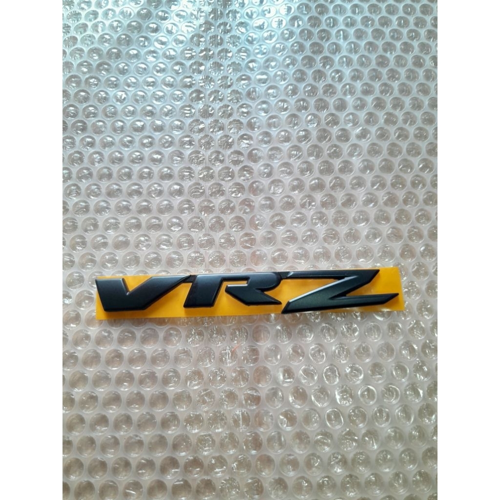 emblem logo hitam VRZ toyota fortuner vrz