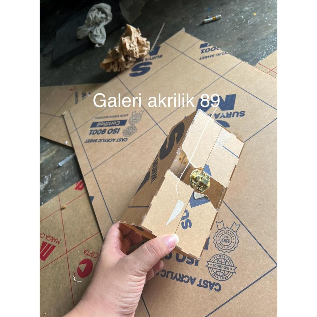 KOTAK UANG UNTUK MAHAR ENGSEL AKRILIK
