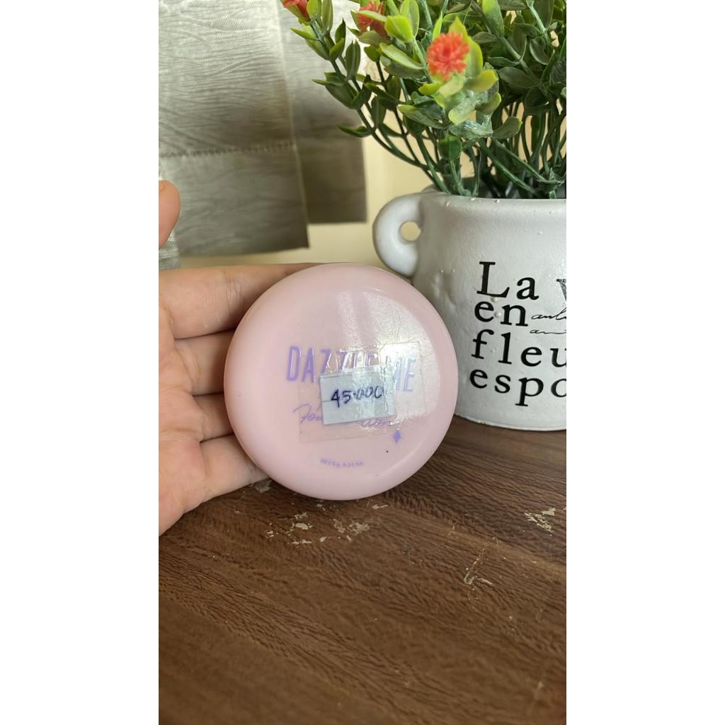 DAZZLE ME Muse Pressed Foundation
