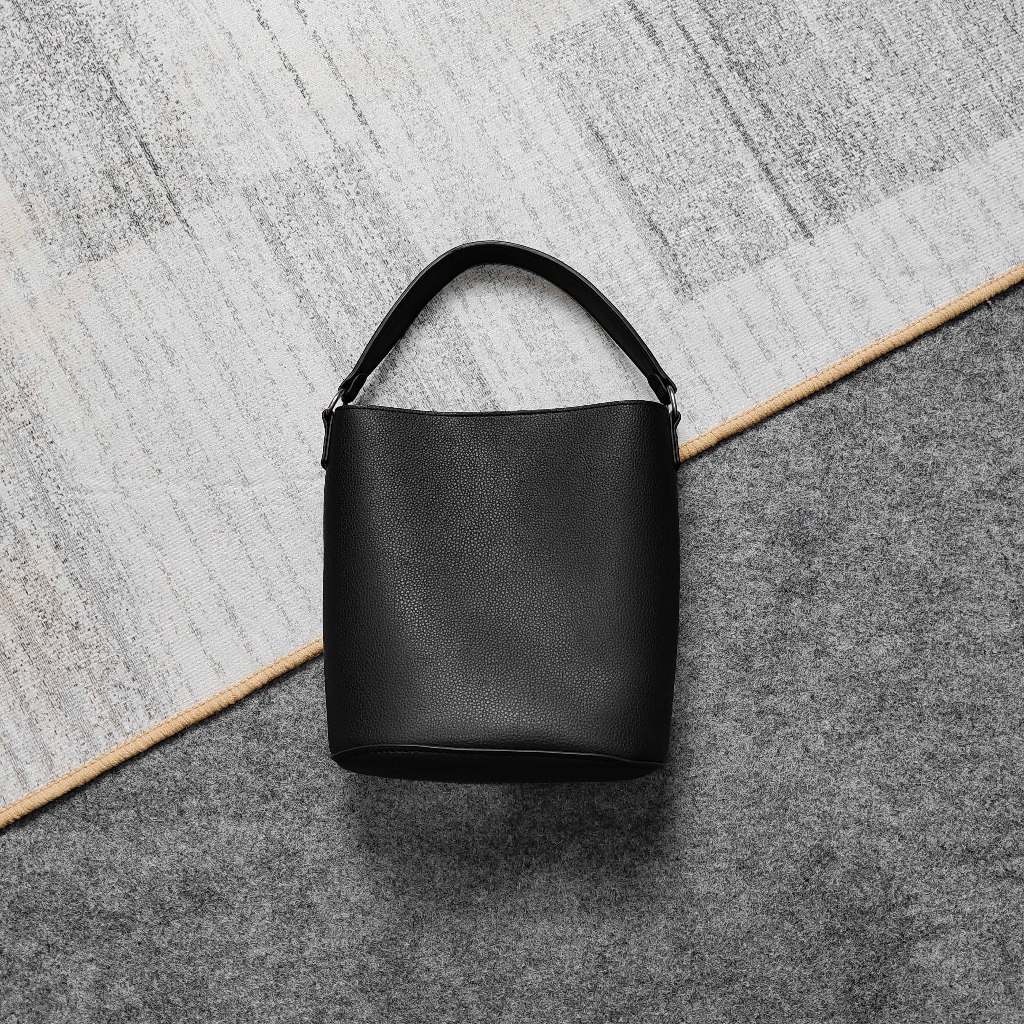 Uniqlo Leather Touch Bucket Shoulder Bag Tas Selempang Bahu Jinjing