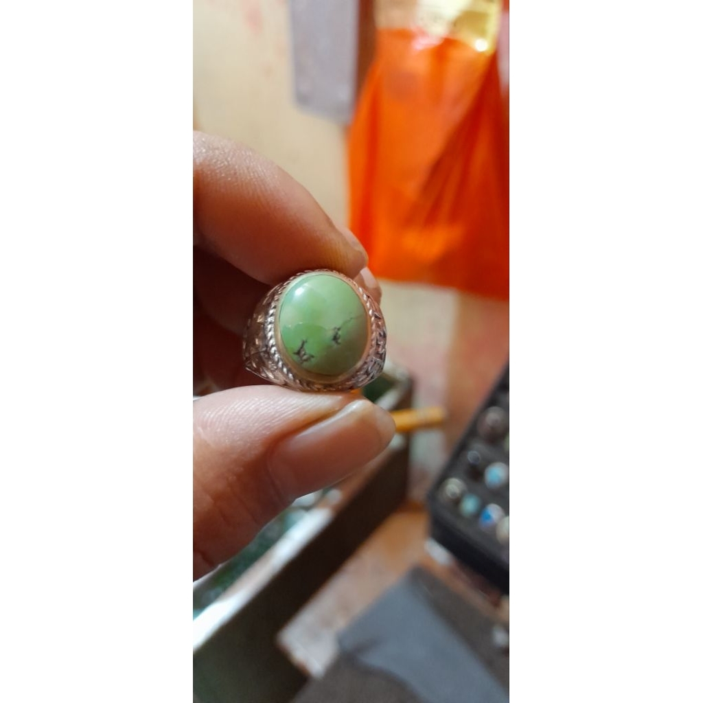 Batu pirus persia hijau muda