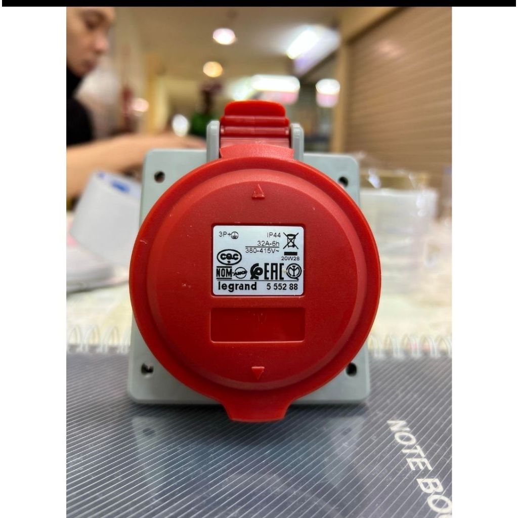 PLUG SOCKET LEGRAND 3PHASE 4PIN 32A