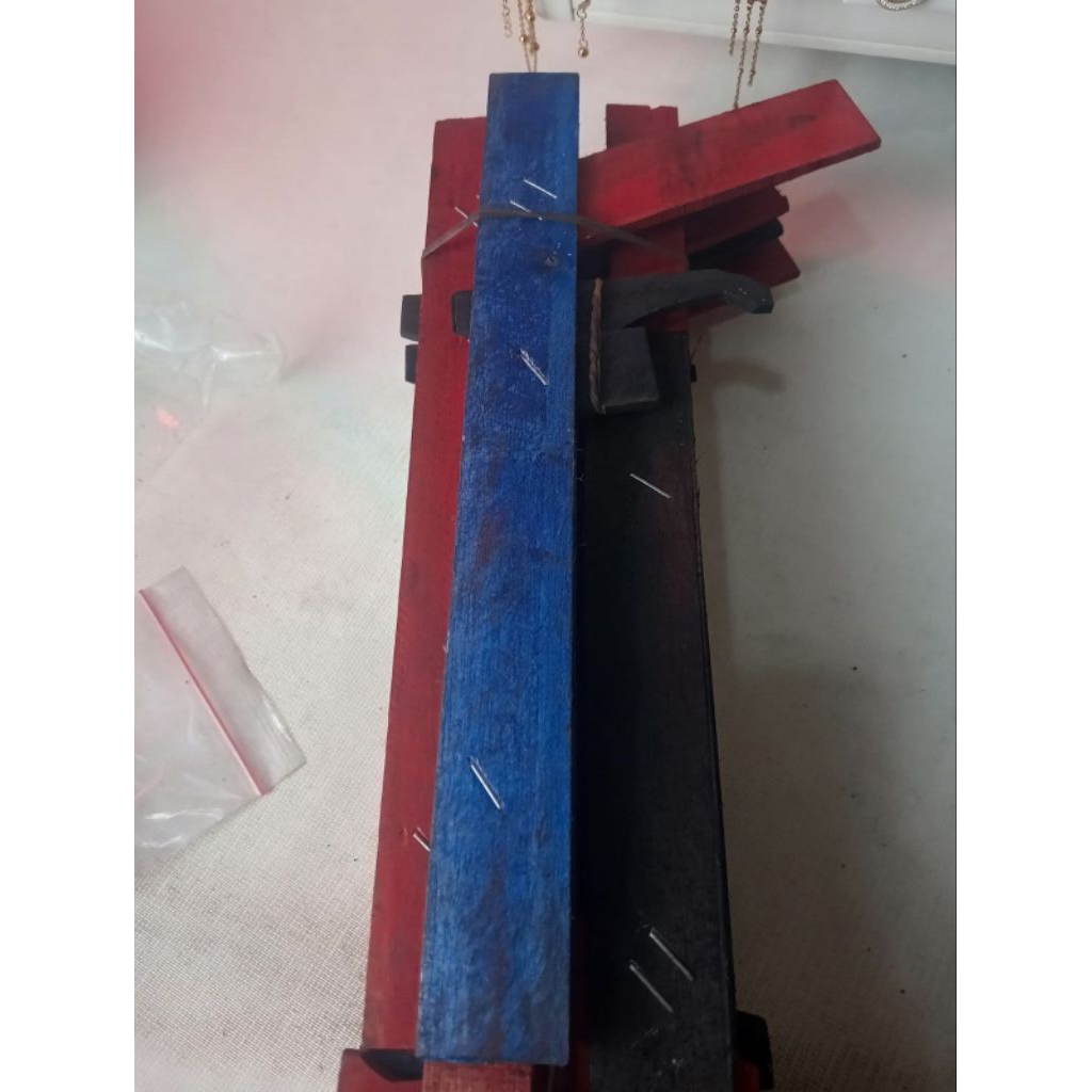 Mainan tembakan kayu peluru karet