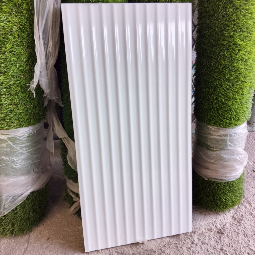 keramik 30x60 putih polos gelombang tekstur timbul/ keramik dinding/ keramik dinding kamar mandi/ ke