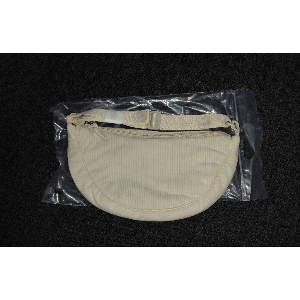 Tas Ala Uniqlo Corduroy warna Creme new