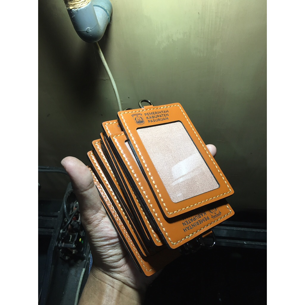 

Name Tag Holder Kulit Custom - Id Card Holder Kulit Gravi Logo