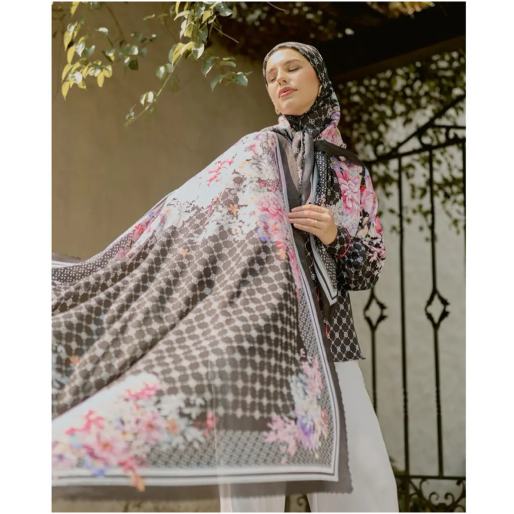 Preloved IVAN GUNAWAN PRIVE Anabelle black scarf hijab segi empat jilbab original by ivan gunawan hi