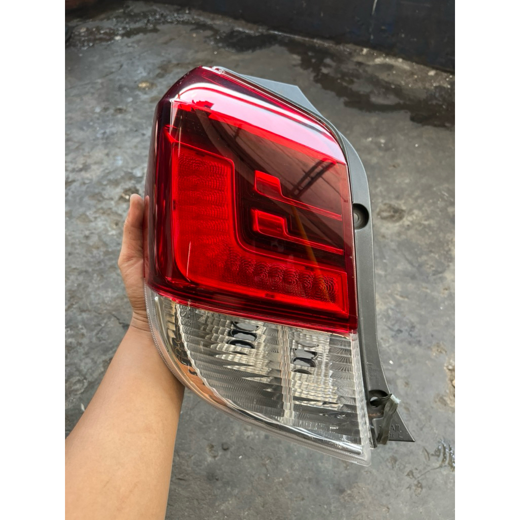 stoplamp lampu belakang agya ayla 2018 2019 kiri original
