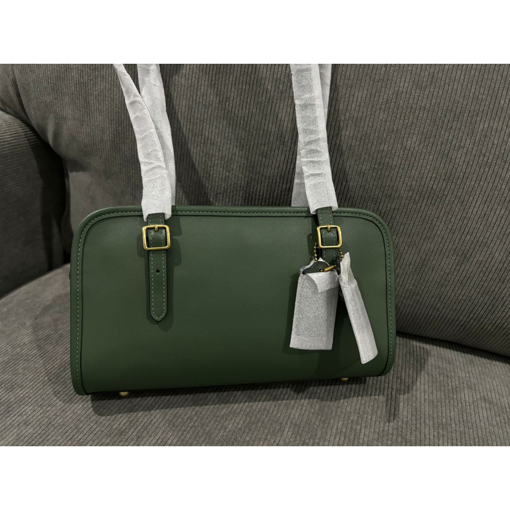 Coach Swing Zip hunter green shoulder bag