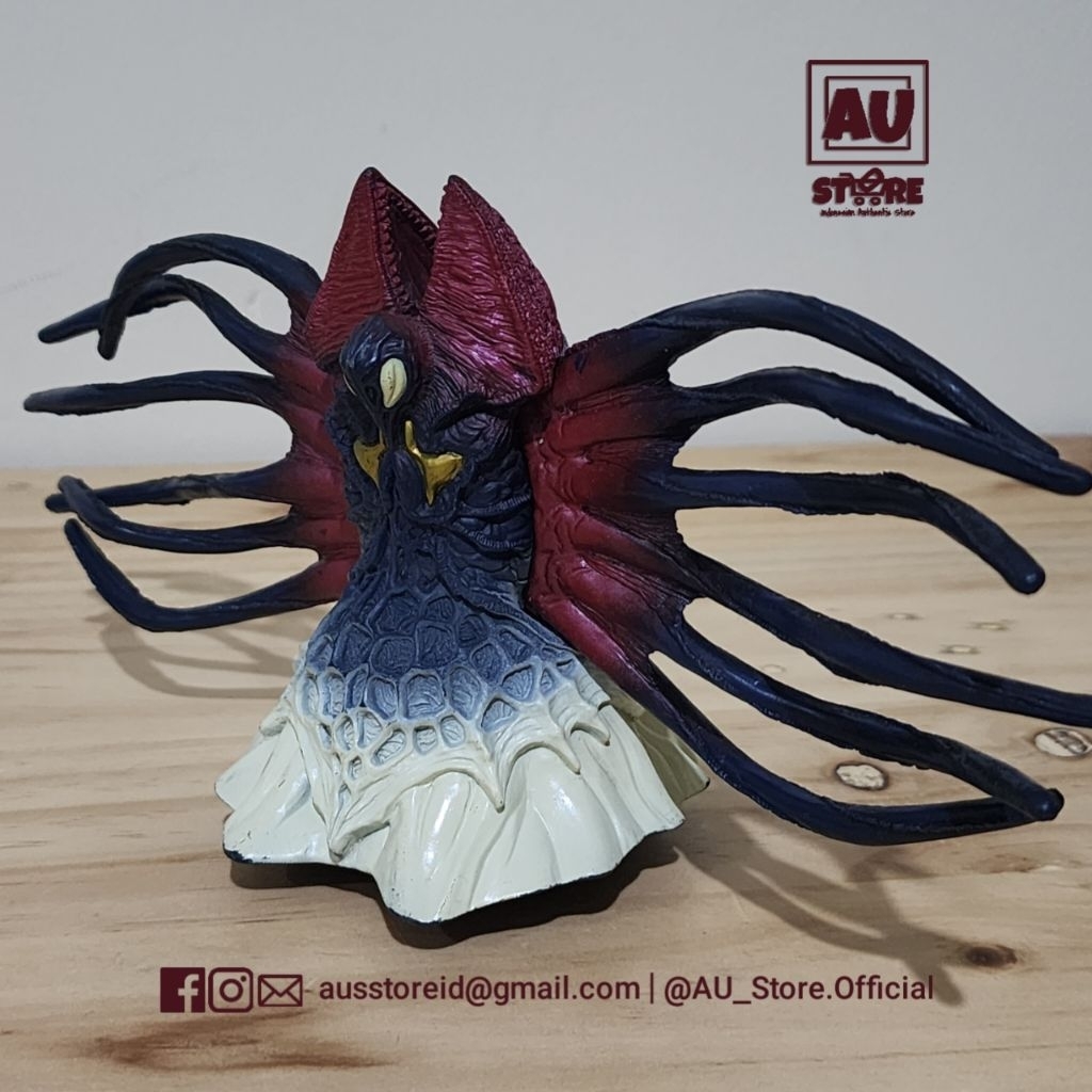 Kaiju Monster Ultraman Dyna Queen Monera Bandai