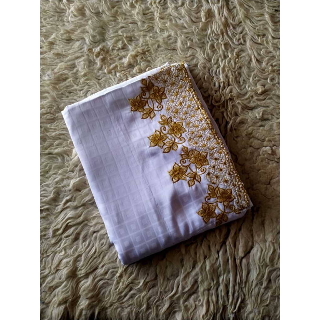 Mukena Almukhtar  bahan semi sutra bordir halus  ukuran remaja model lajuran