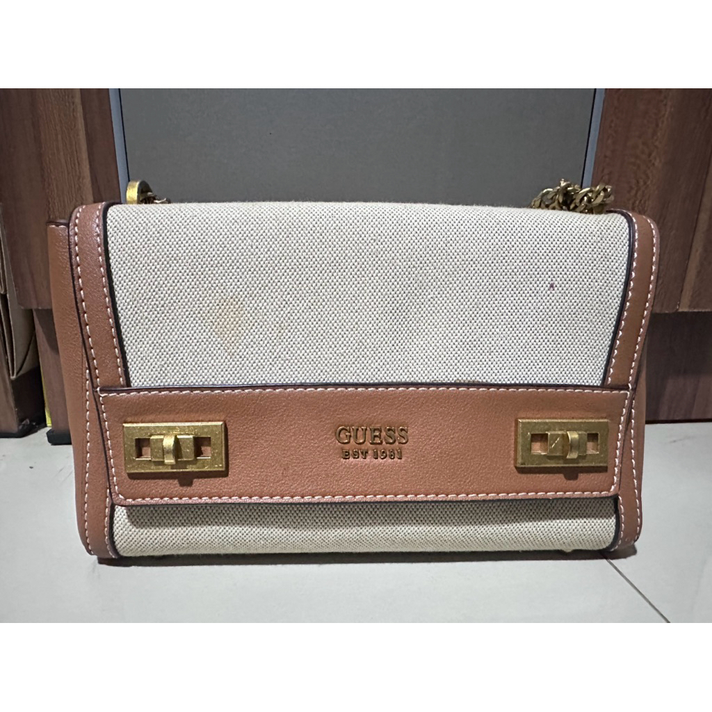 Preloved Tas Guess Original Wanita - Katey Flap Shoulder Bag