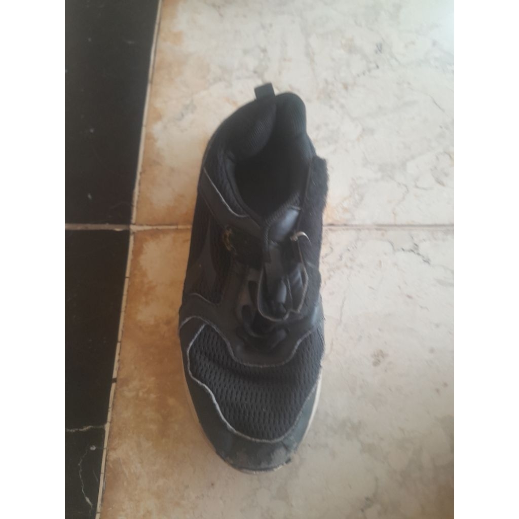 garage sale sepatu anak diadora black original second