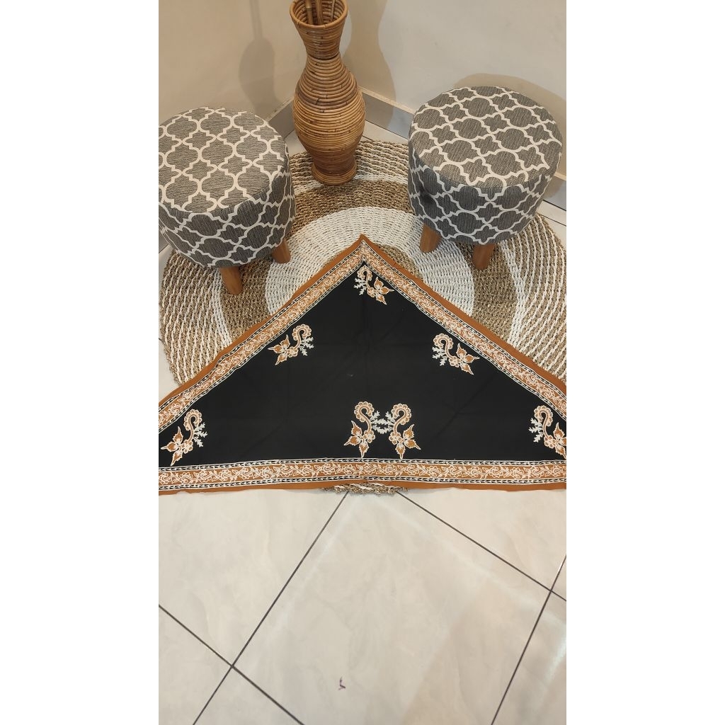 UDENG LAKAR SEGITIGA GO HITAM GOLD BWI