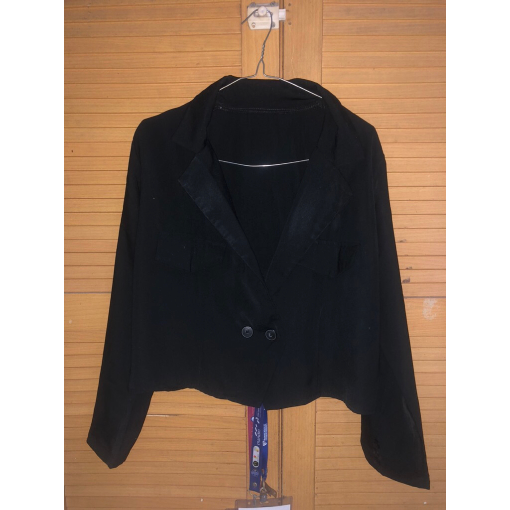 Blazer crop hitam