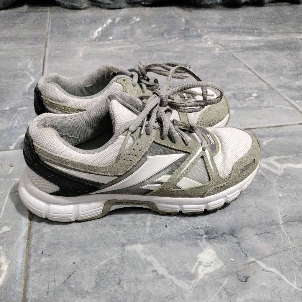 SEPATU REEBOK ORIGINAL SECOND