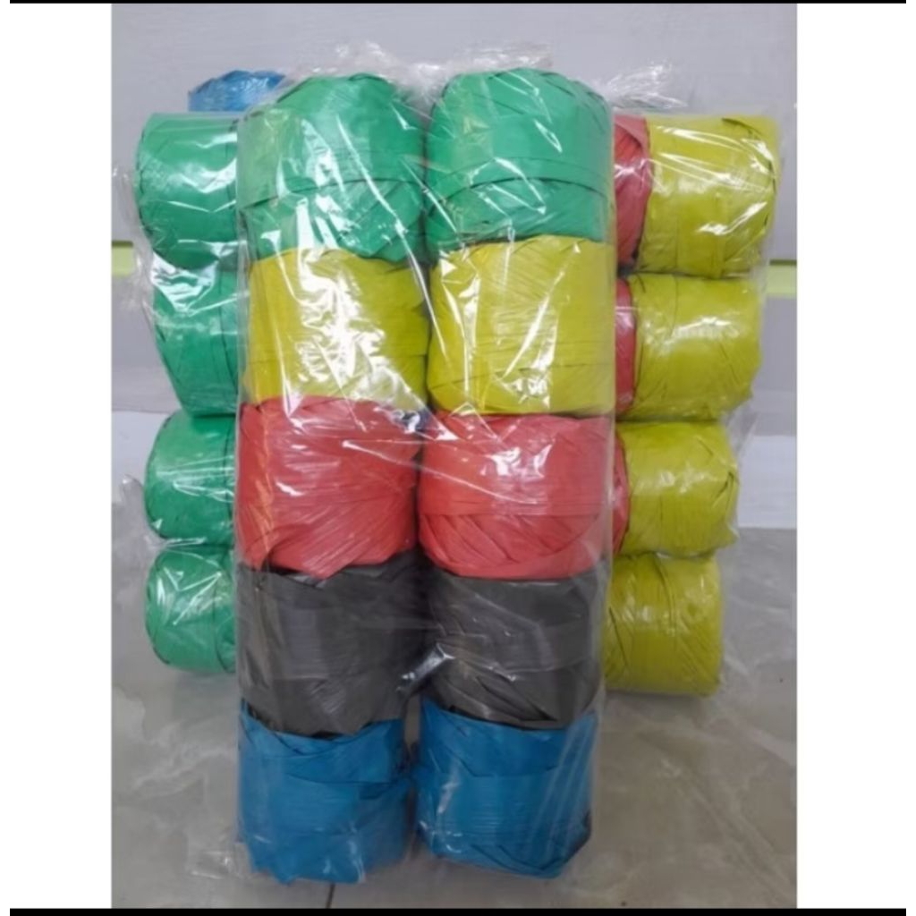 

tali Rafia 1pak isi 10 roll,3 pak isi 30 roll,5pak isi 50 roll/ tali rafia 1 roll panjang kurang lebih 5 meter tali pengikat dari bahan plastik