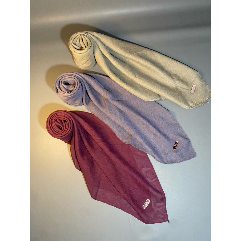 Aulia-HijabSegi empat Bella Square Jahit tepi Premium Polycotton Hijab Polos Wanita