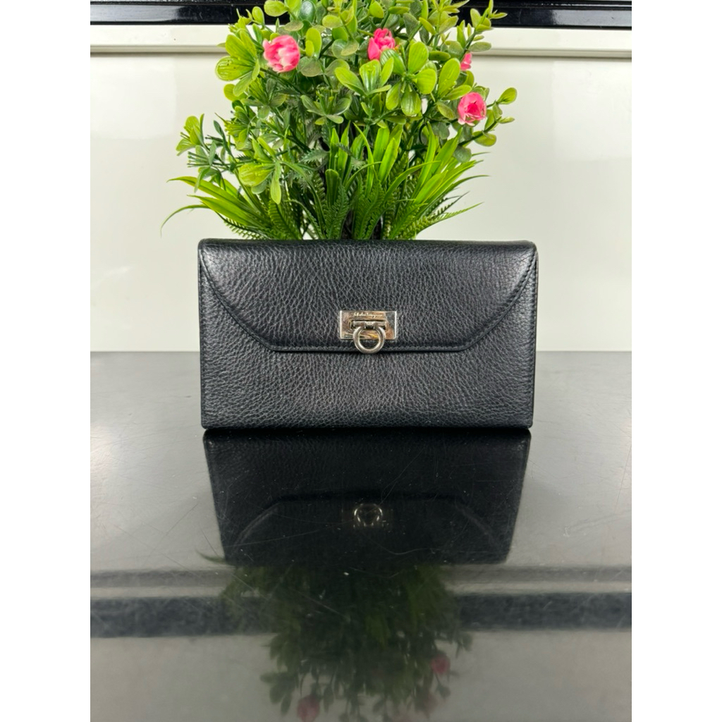 salvatore Dell ferragamo long Wallet