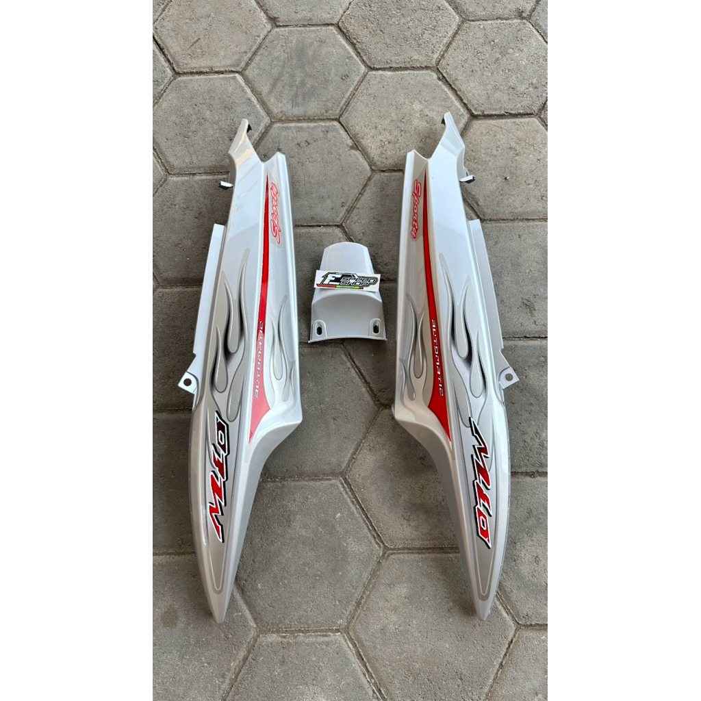 COVER BODY MIO BELAKANG SPORTY/SMILE SILVER STRIPING API