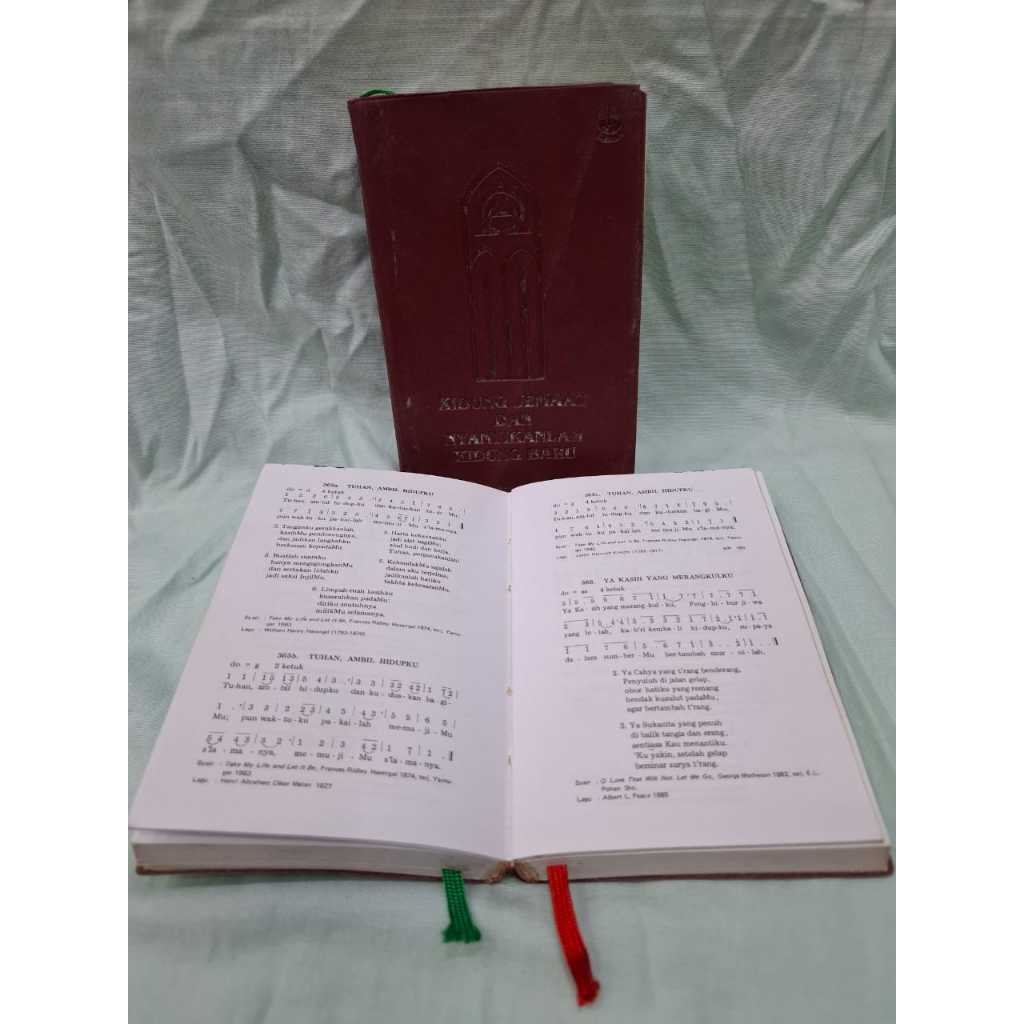 Buku Kidung Jemaat dan Nyanyikanlah Kidung Baru