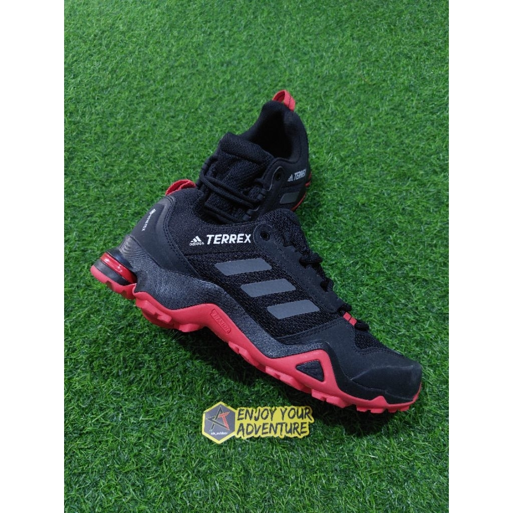 sepatu gunung trekking adidas size 41