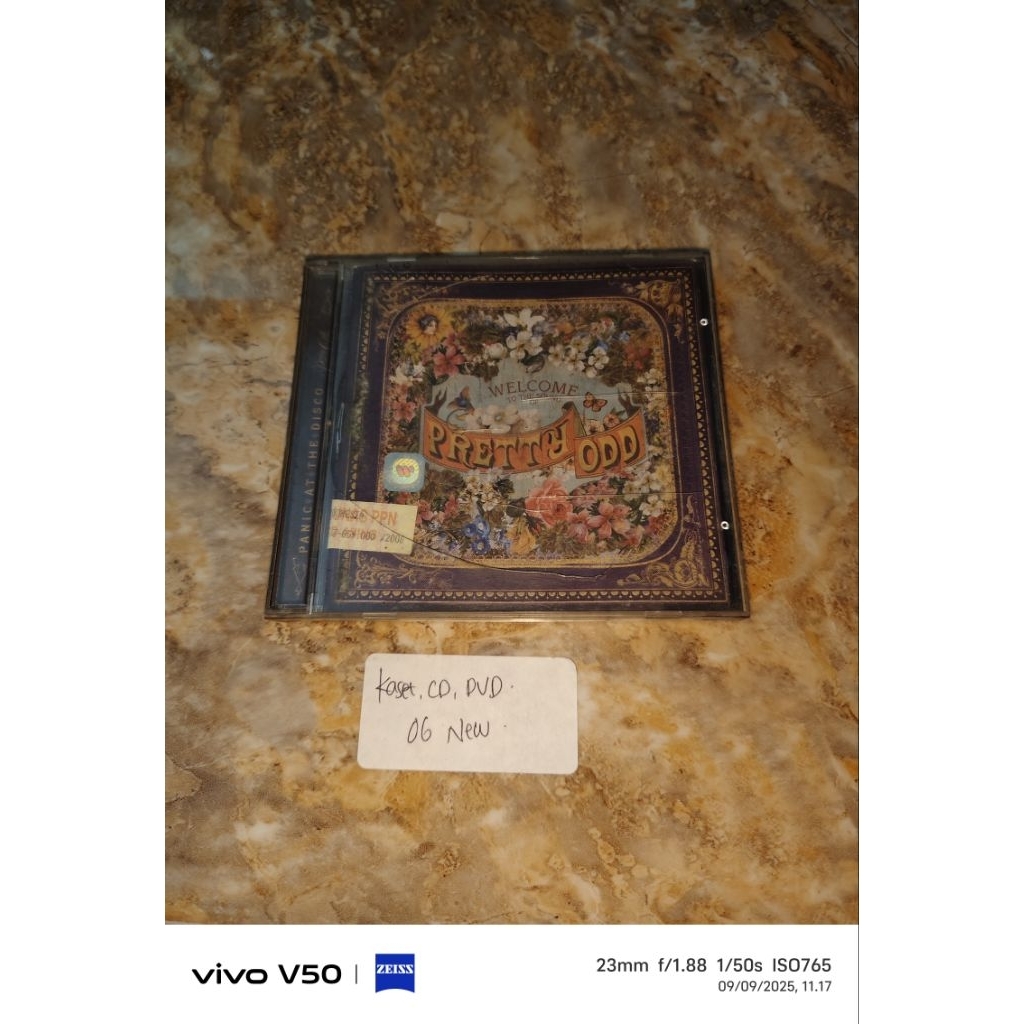 Kaset CD Panic At The Disco - Welcome to the sound of Pretty Odd