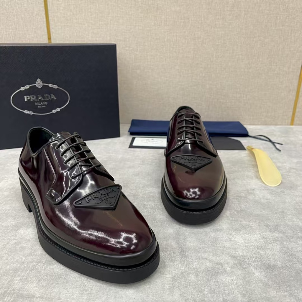 Prada high-end men's casual leather shoes with shiny surface, thick sole and lace up leather shoes, 