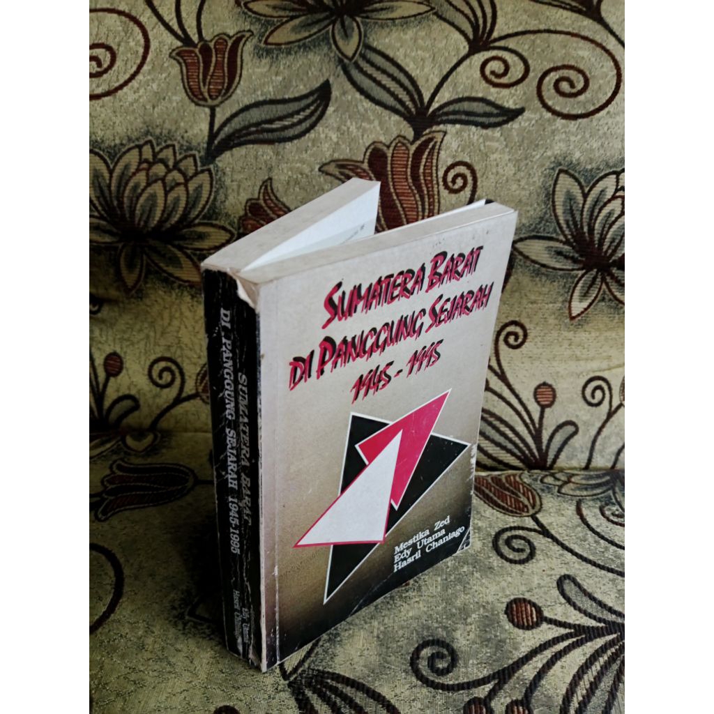 Sumatera Barat Di Panggung Sejarah 1945-1995