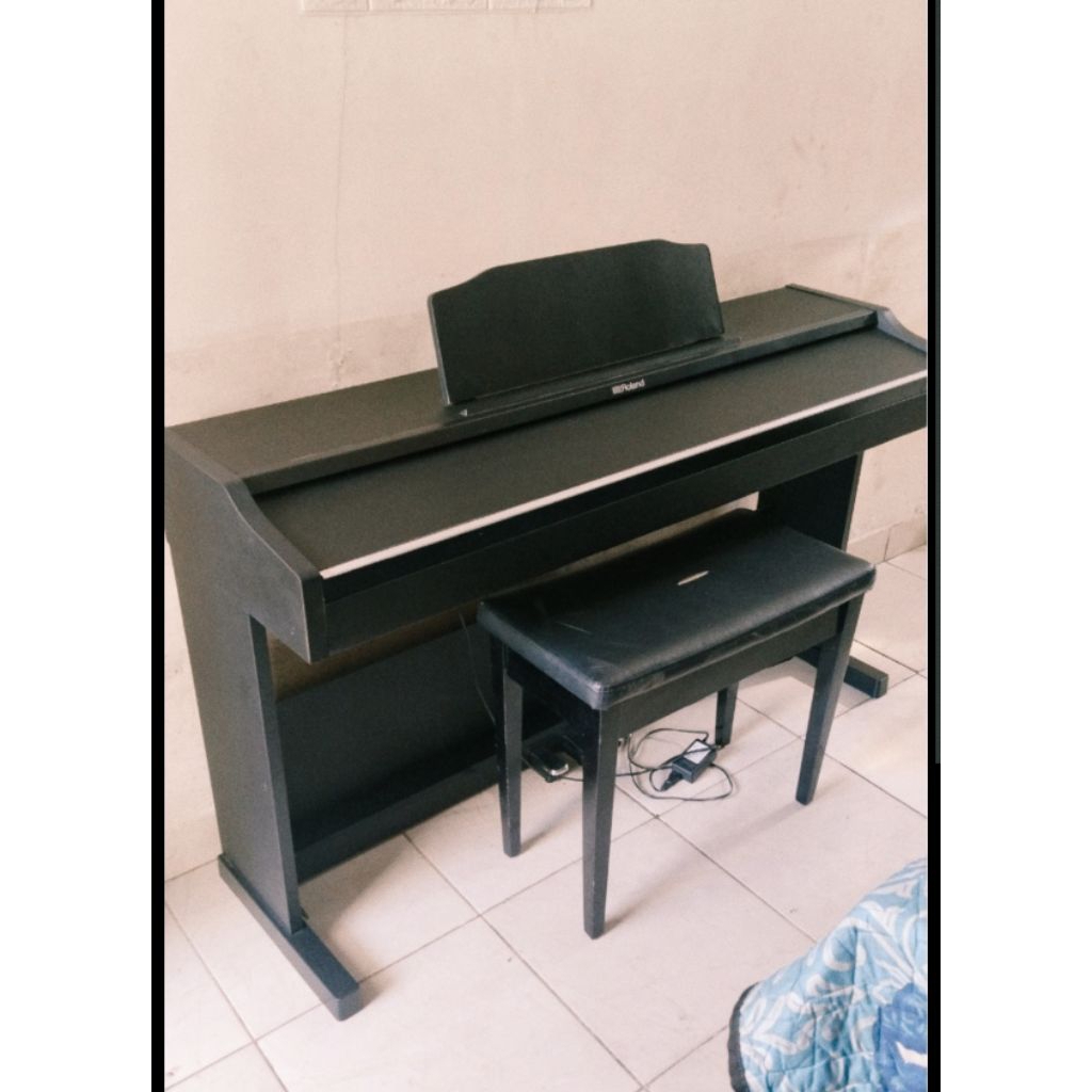 PIANO ROLAND 102 NEGO