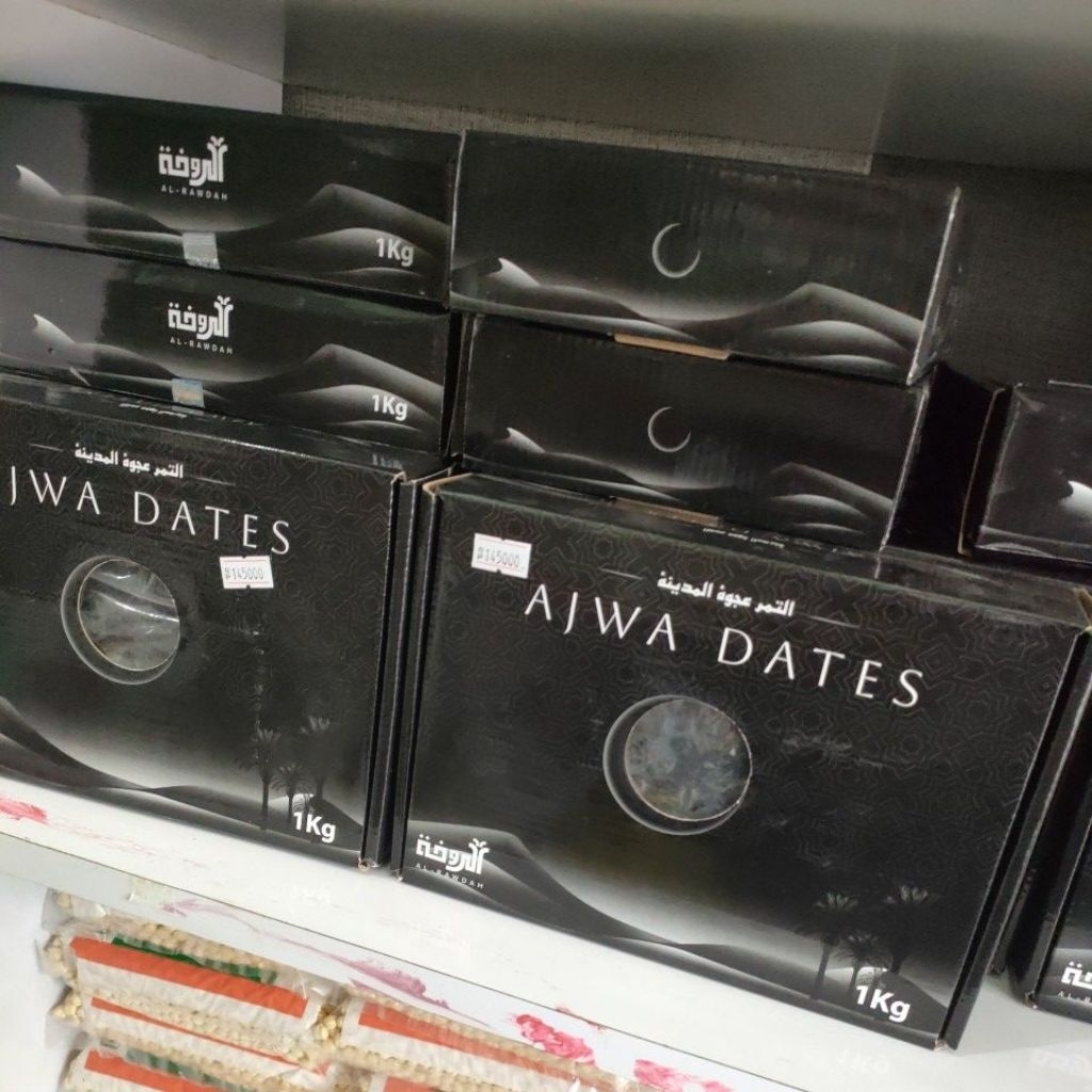 

kurma ajwa Madinah Al rawdah box 1kg