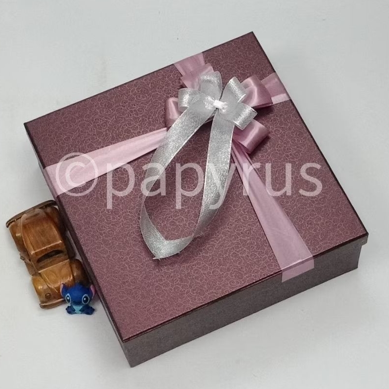 

PAPYRUS 30x30 Tinggi 10cm Kotak Kado Gift Box Hardbox Hampers Hadiah V2