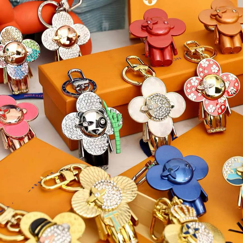 2025 30 styles Vivienne Bag Charm Aksesoris Tas sunflower  Pemanis Gantungan Vivienne Kualitas Baik 