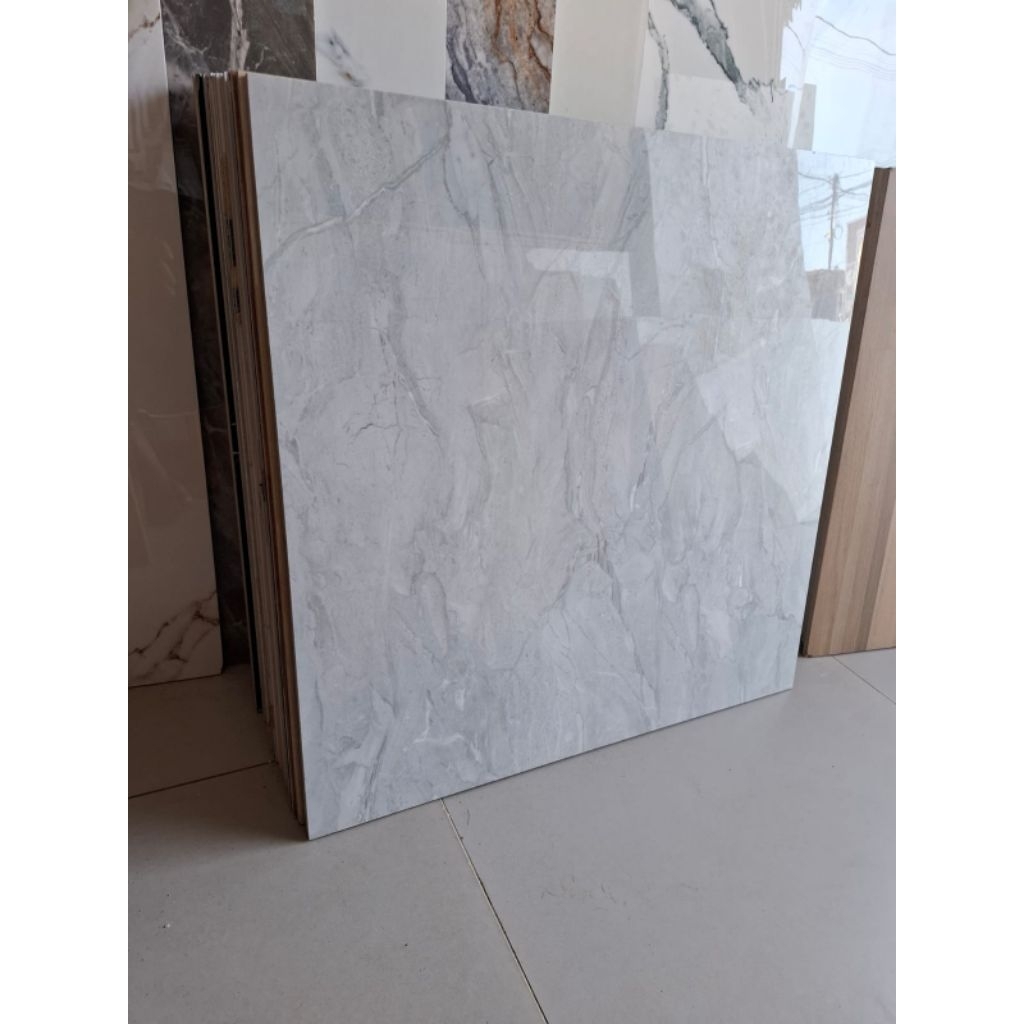 GRANIT LANTAI MOTIF ABU GLOSSY 80x80 INDOGRESS GREY