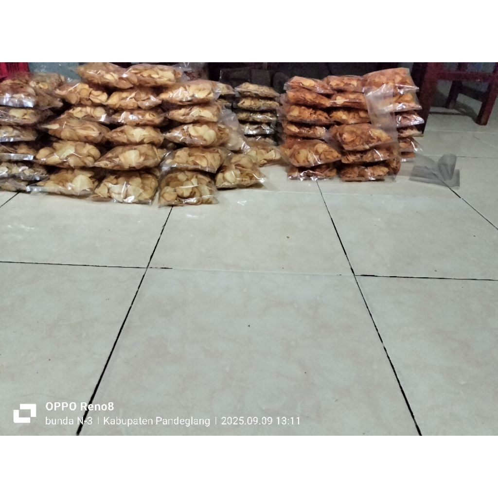 

kripik pedas cabe merah ijo