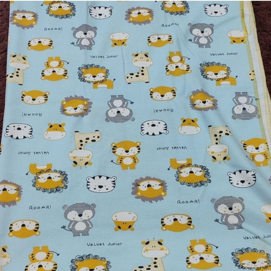 Bedong velvet Dan jungle baby 2pcs