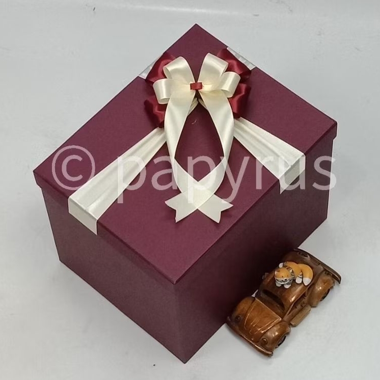 

PAPYRUS 20x25 Tinggi 20cm Kotak Kado Gift Box Hardbox Hampers V1