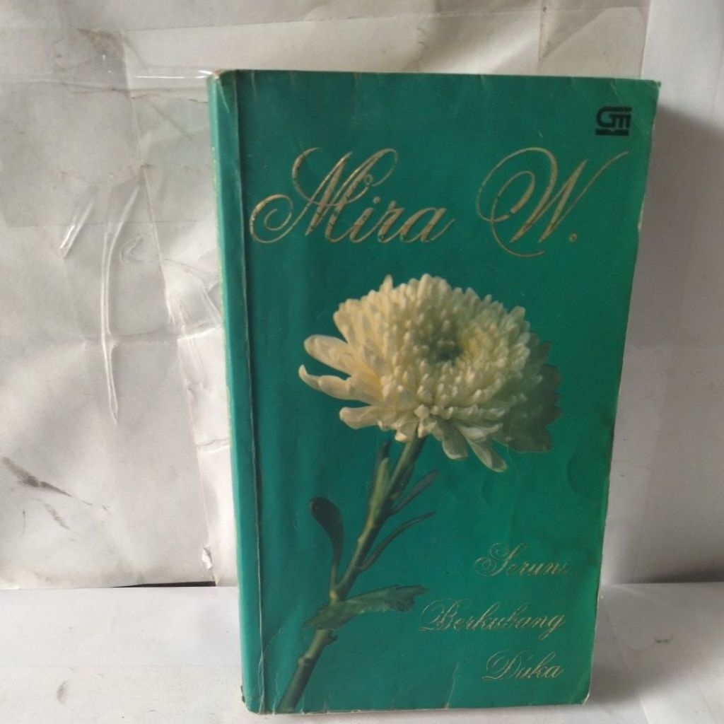Novel Mira W Seruni Berkubang Duka