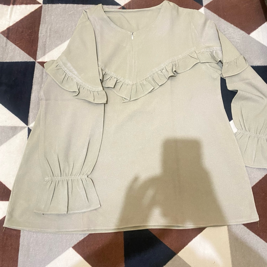 Baju/Blouse preloved warna hijau army