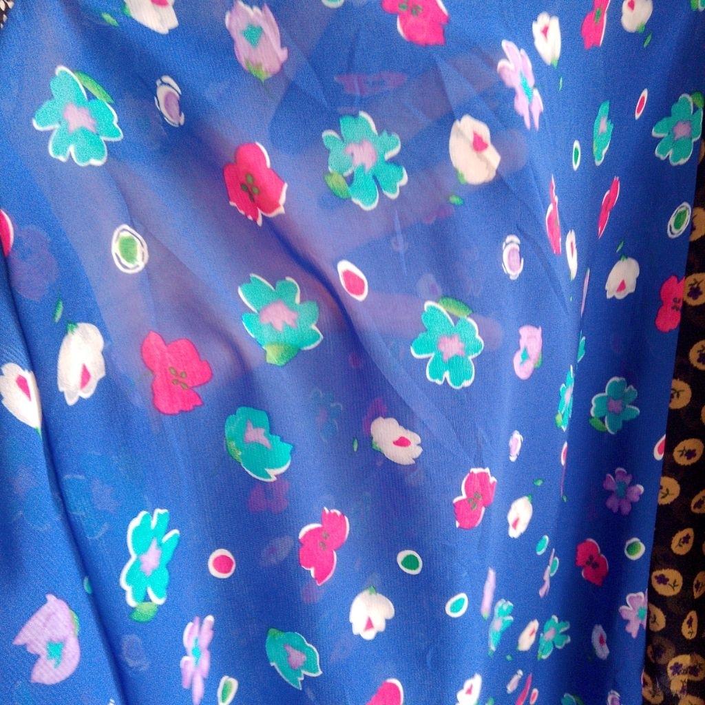 Kain Ceruty Motif Bunga Warna Biru Bahan Halus Jatuh Adem untuk Gamis Dress Hijab Kyt