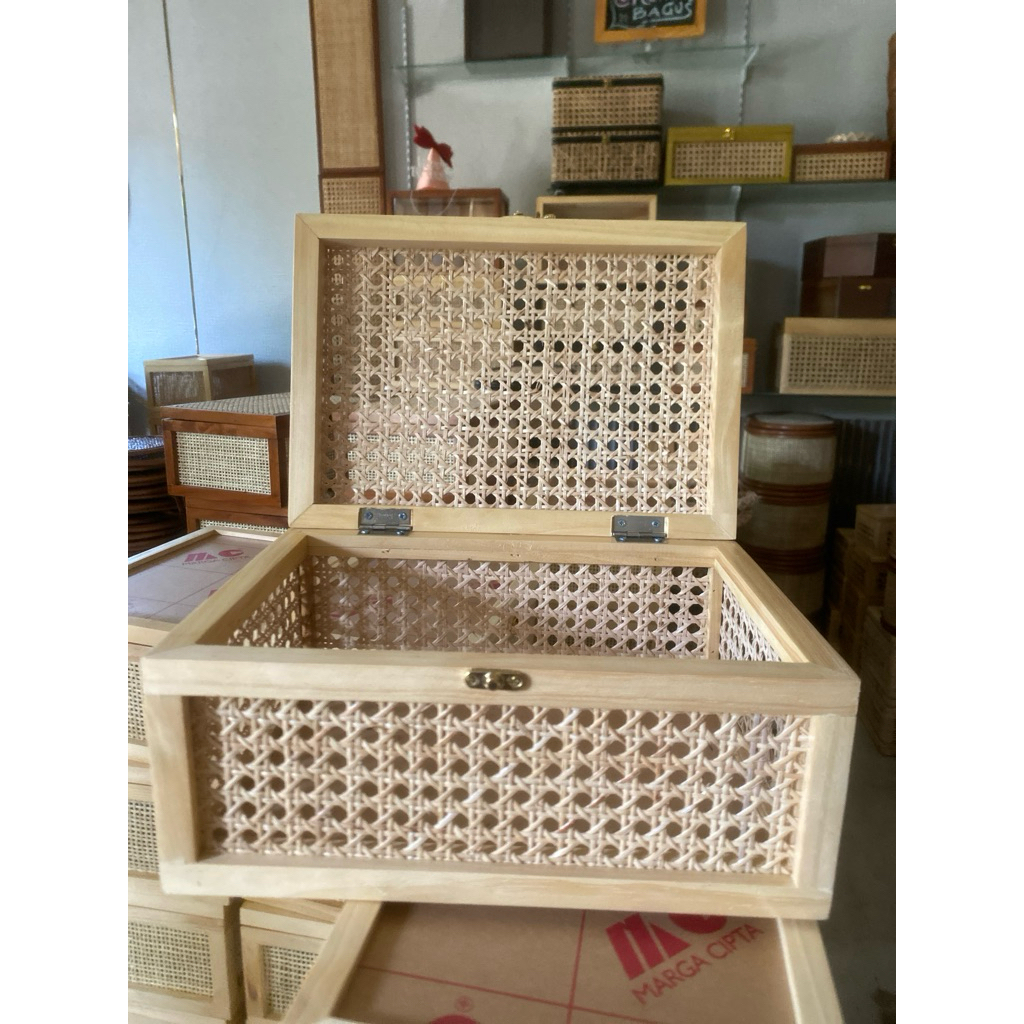 BOX SEDANG OPEN WEBBING 38x28x17cm