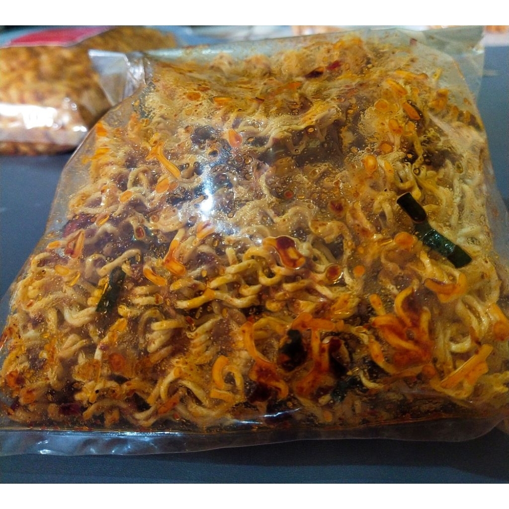 

mie kering pedas daun jeruk bumbu melimpah/original daun jeruk 50gr