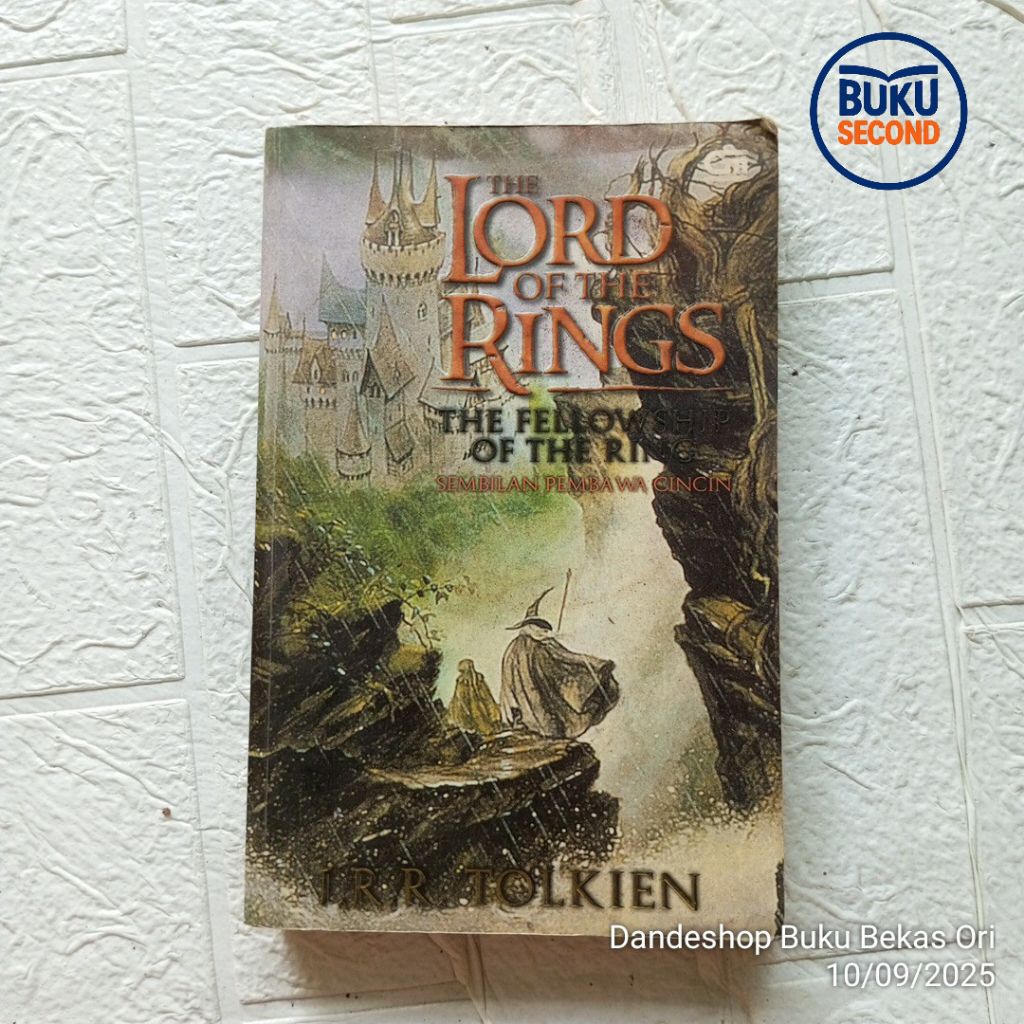 The Lord Of The Rings The Fellowship Of The Ring (Sembilan Pembawa Cincin) by J.R.R. Tolkien - Novel