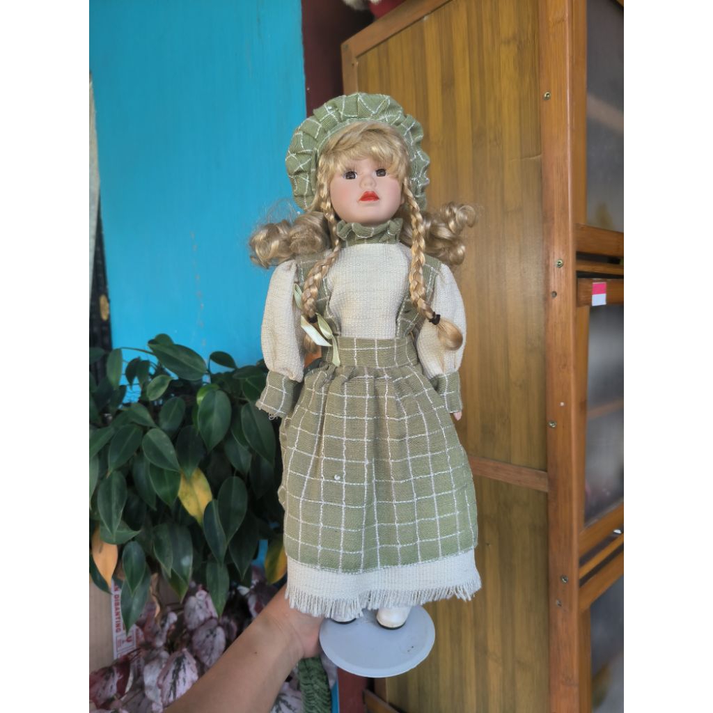 Porcelain doll noni porcelain vintage