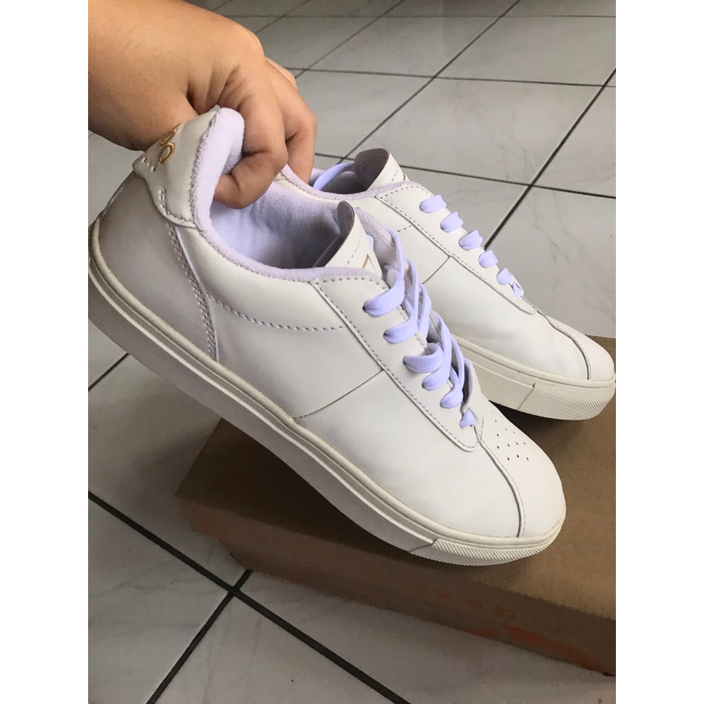 preloved sneakers putih brodo
